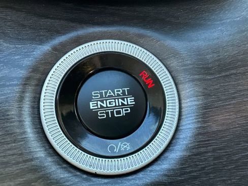 Used 2023 Jeep Grand Cherokee L Limited w/ Luxury Tech Group II image 28