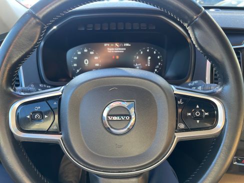 Used 2016 Volvo XC90 T6 Momentum w/ Momentum Plus Package image 9