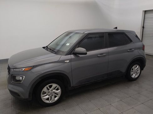 Used 2022 Hyundai Venue SE FWD image 2