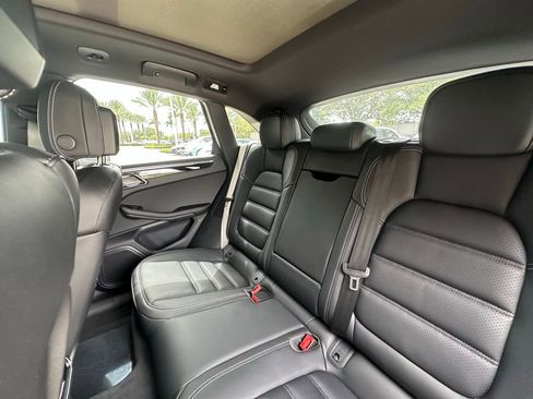 Used 2025 Porsche Macan image 31