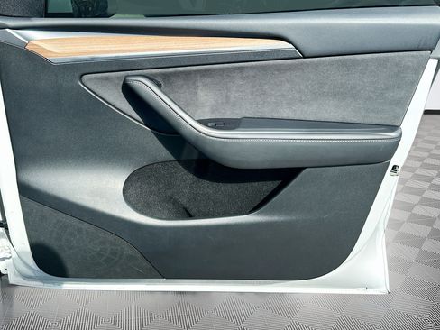 Used 2023 Tesla Model Y Performance image 35