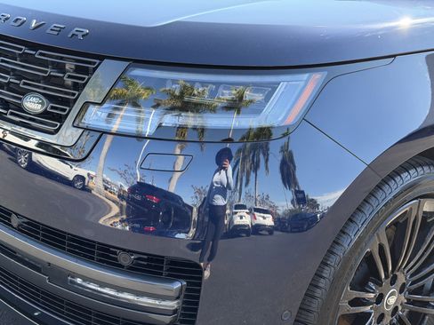 Used 2023 Land Rover Range Rover Long Wheelbase Autobiography image 8