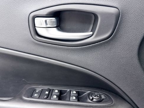 Used 2019 Jeep Compass Sport w/ Tech Group FWD image 24