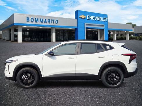 New 2026 Chevrolet Trax LT w/ Driver Confidence Package FWD image 2