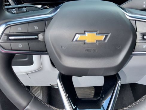 Used 2025 Chevrolet Suburban Premier RWD image 17