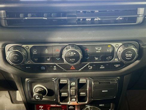 Used 2024 Jeep Wrangler Unlimited Rubicon 4xe image 24