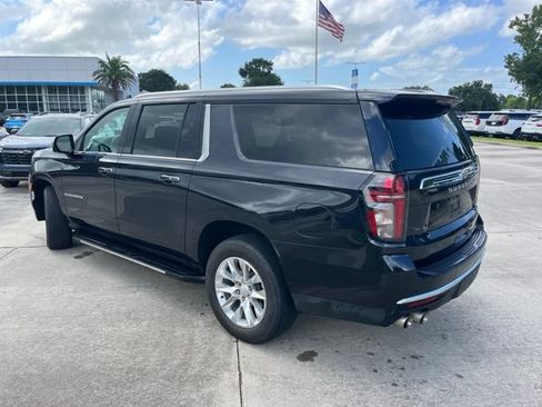 Used 2023 Chevrolet Suburban Premier w/ Premium Package 2 RWD image 4