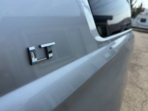 Used 2017 Chevrolet Tahoe LT w/ Luxury Package AWD/4WD image 11