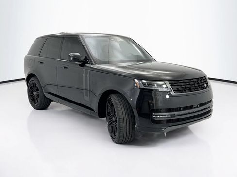 Used 2025 Land Rover Range Rover SE AWD/4WD image 3