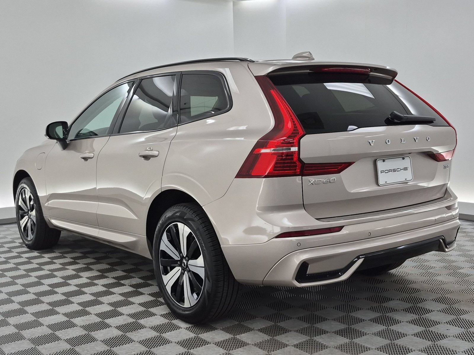 Used 2025 Volvo XC60 T8 Core w/ Protection Package Premier AWD/4WD image 3