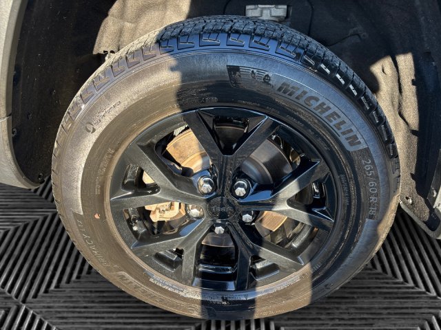 Used 2024 Jeep Grand Cherokee L Altitude AWD/4WD image 14