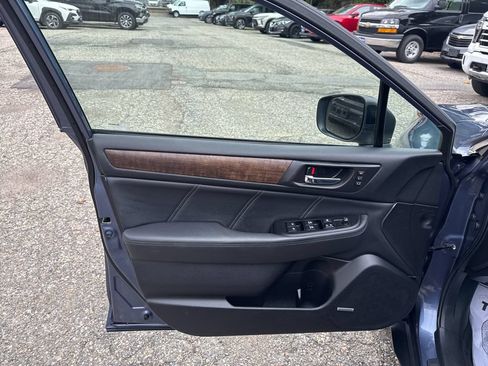 Used 2018 Subaru Outback 2.5i Limited AWD/4WD image 12
