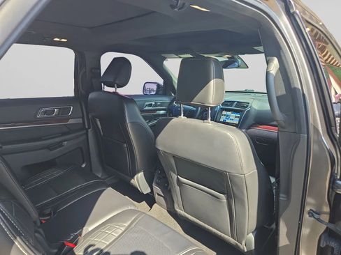 Used 2019 Ford Explorer Platinum AWD/4WD image 32