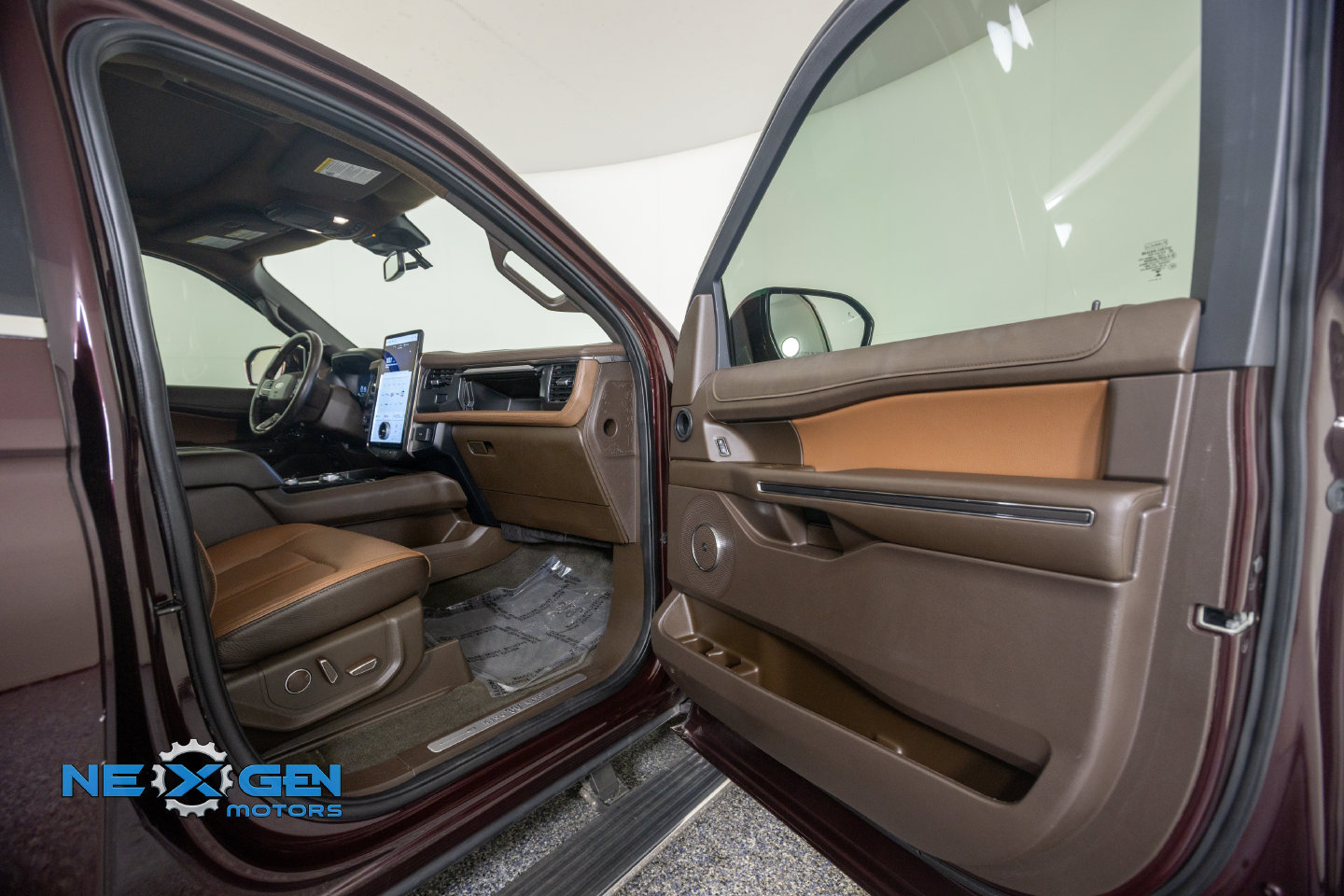 Used 2024 Ford Expedition King Ranch AWD/4WD image 6