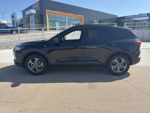 Used 2025 Ford Escape ST-Line Select AWD/4WD image 2