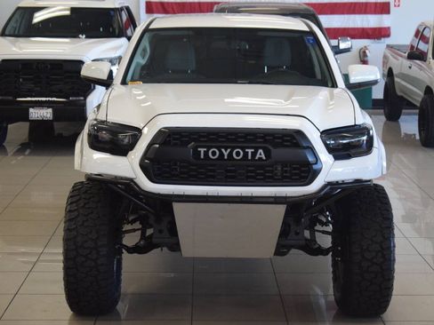Used 2017 Toyota Tacoma SR5 RWD image 10