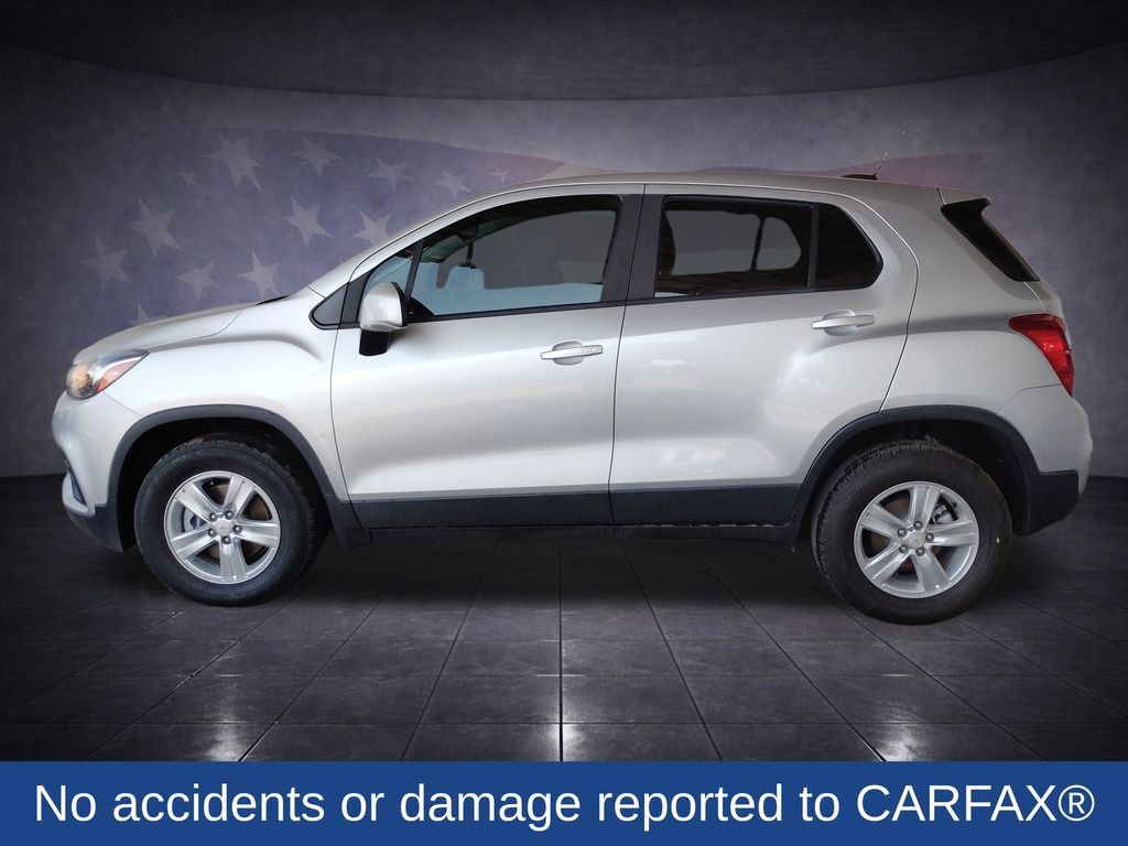Used 2018 Chevrolet Trax LS AWD/4WD image 2