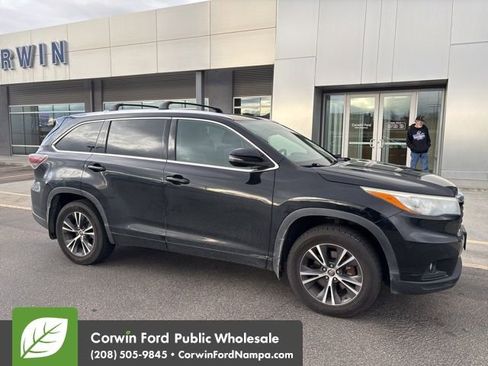 Used 2016 Toyota Highlander XLE image 8