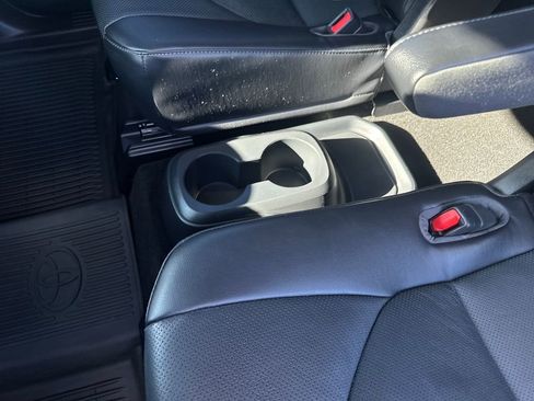 Used 2023 Toyota Highlander Limited image 36