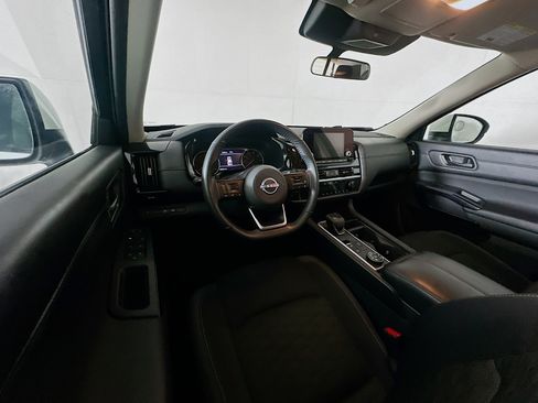 Used 2025 Nissan Pathfinder SV AWD/4WD image 18