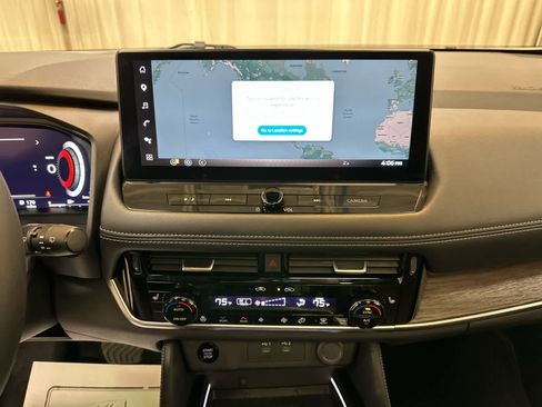 Certified 2025 Nissan Rogue Platinum w/ Tech Package image 6