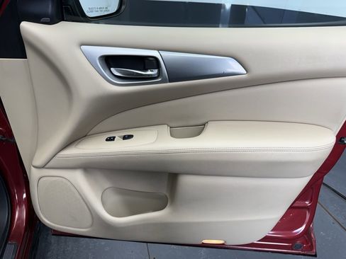 Used 2019 Nissan Pathfinder SL w/ Cargo Package image 47