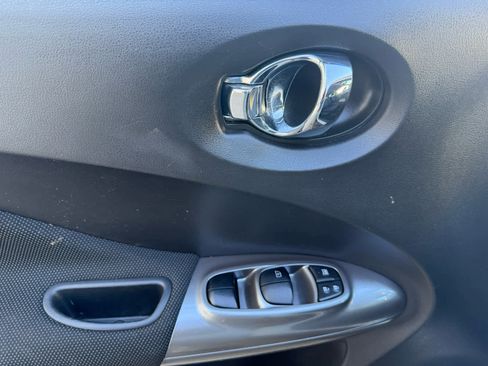 Used 2014 Nissan Juke S FWD image 11