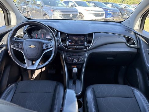 Used 2022 Chevrolet Trax LT w/ LT Convenience Package image 19