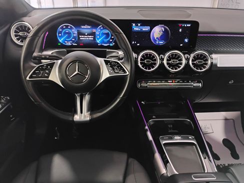 Used 2024 Mercedes-Benz EQB 300 4MATIC image 8