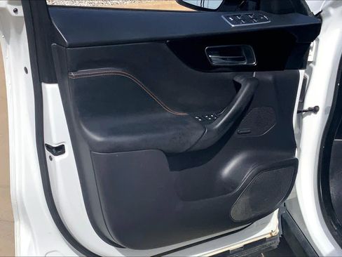 Used 2017 Jaguar F-PACE Prestige image 22