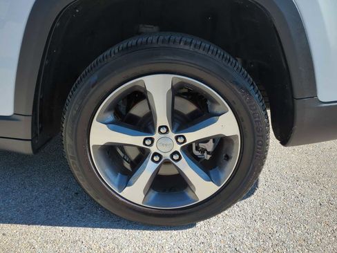 Used 2023 Jeep Grand Cherokee L Limited w/ Luxury Tech Group II image 34