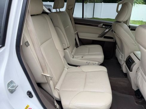 Used 2017 Lexus GX 460 Luxury w/ Preferred Accessory Package AWD/4WD image 46