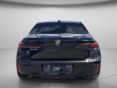 Used 2023 BMW 740i w/ Parking Assistance Package RWD image 6