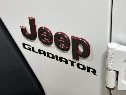 Used 2021 Jeep Gladiator Rubicon AWD/4WD image 25