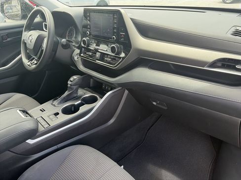 Used 2021 Toyota Highlander L FWD image 32