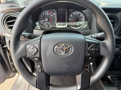 Used 2020 Toyota Tacoma SR AWD/4WD image 11