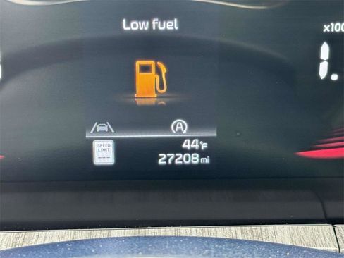 Used 2024 Kia Telluride EX w/ EX Captain's Chair Package image 13