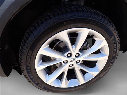 Used 2023 Ford Explorer Platinum w/ Technology Package AWD/4WD image 7