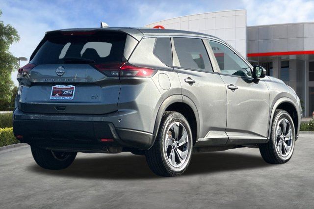Used 2024 Nissan Rogue SV FWD image 4