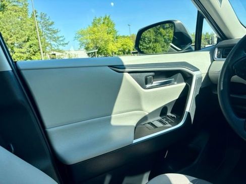 Used 2025 Toyota RAV4 XLE w/ Convenience Package AWD/4WD image 20