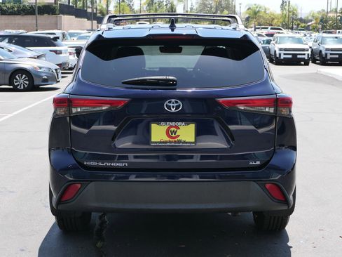 Used 2022 Toyota Highlander XLE FWD image 5