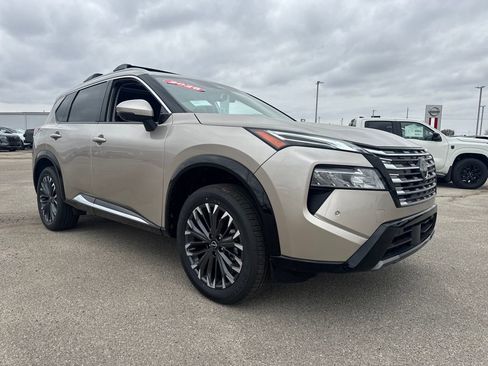 New 2026 Nissan Rogue Platinum image 9