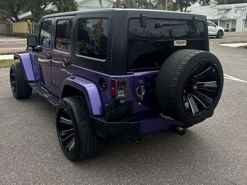 Used 2017 Jeep Wrangler Unlimited Sahara AWD/4WD image 5