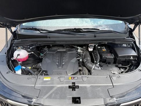 Used 2025 Kia Carnival FWD image 18