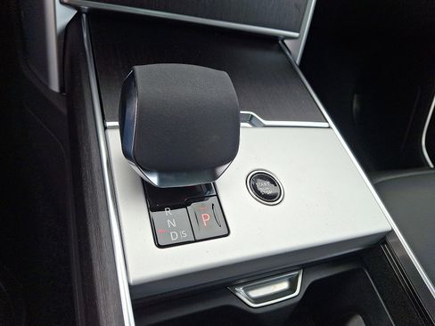 New 2025 Land Rover Range Rover SE image 15