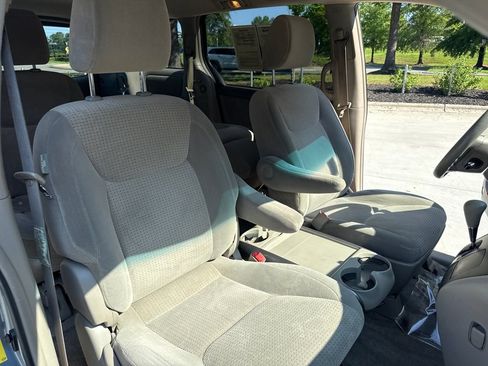 Used 2010 Toyota Sienna LE FWD image 35