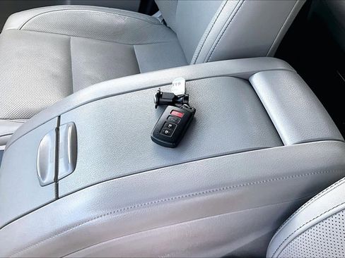 Used 2017 Toyota Highlander Limited image 15