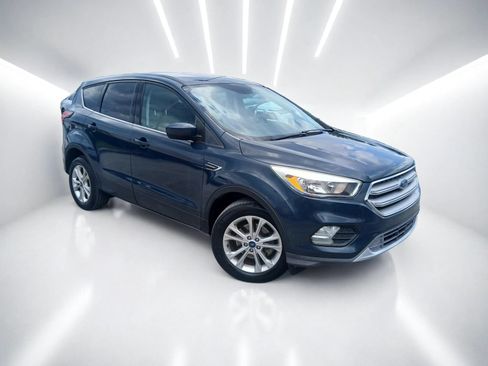 Used 2019 Ford Escape SE FWD image 1