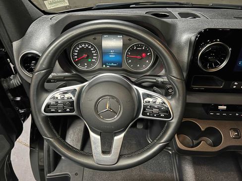 Used 2022 Mercedes-Benz Sprinter 2500 image 25