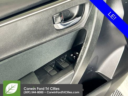 Used 2019 Toyota Corolla LE FWD image 12